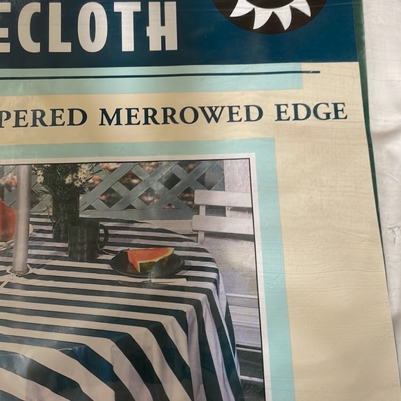 Vtg. Outdoor Tablecloth 70” - Picture 8 of 8
